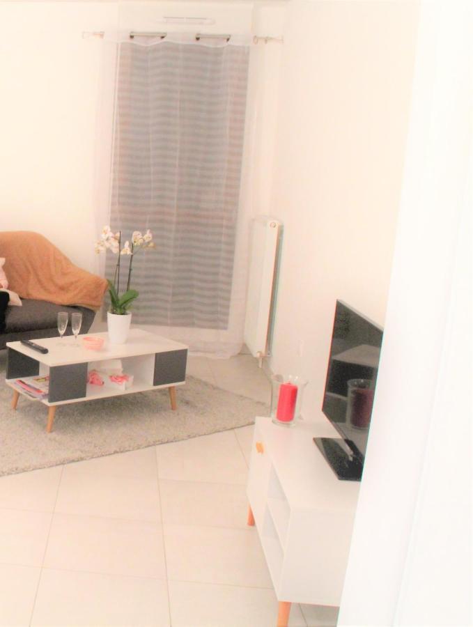 Appartement Tout Equipe, Cosy Сен-Дени Экстерьер фото